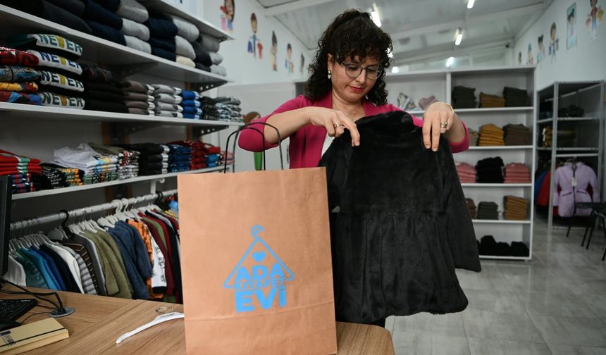 Kuşadası’nda dayanışma kültürü ‘ada kıyafet evi’