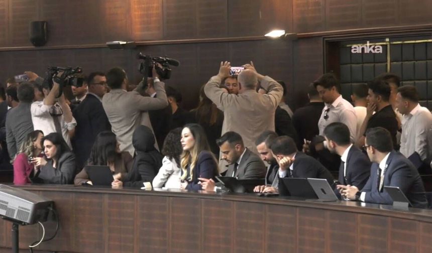 Basın locasında slogan gerilimi