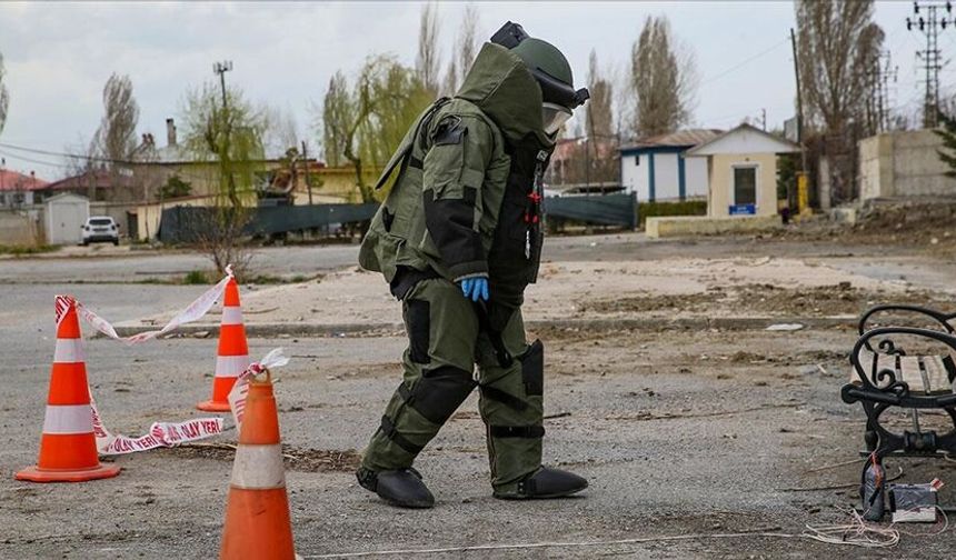 Mersin’de bahçede toprağa gömülü el bombası bulundu