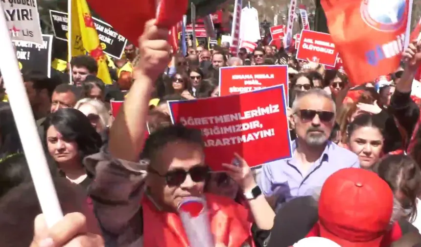 Okul saldırısı sonrası öğretmenlerden bakanlığa yürüyüş