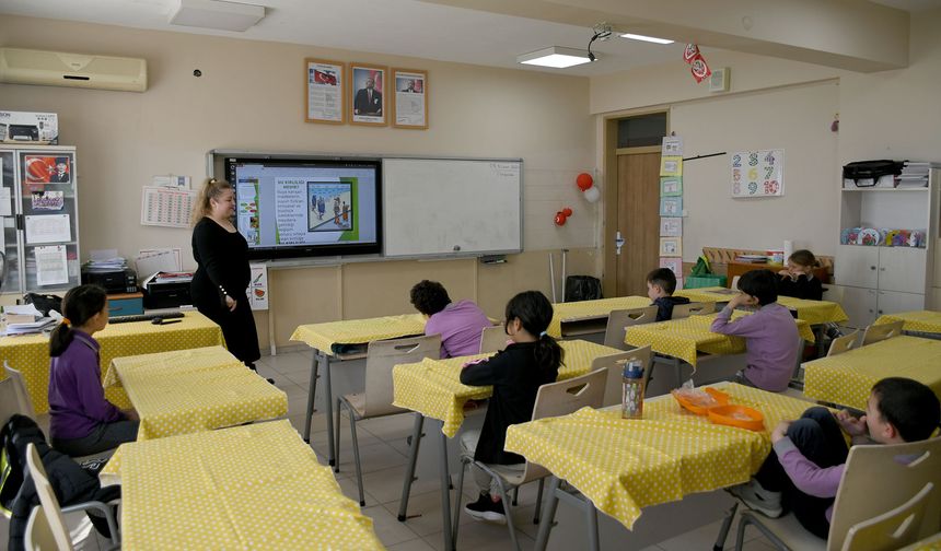 Kuşadası Belediyesi'nden öğrencilere çevre ve geri dönüşüm hizmeti