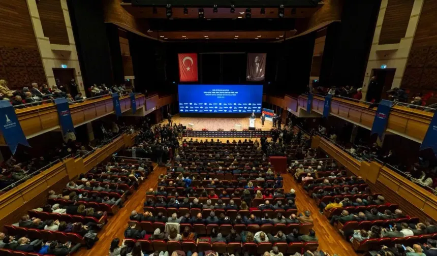 Cemil Tugay'dan, İzmir’in gururunu kırmaya çalışanlara tepki