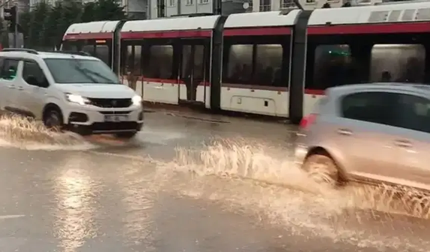 Sağanak ve dolu birçok ili vurdu: 12 yaralı