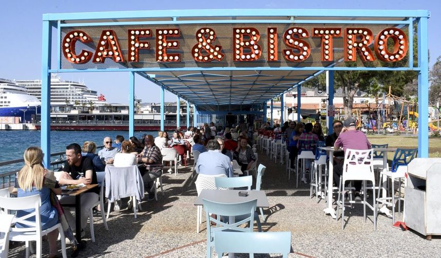 Kuşadası'nın buluşma noktası Arya tesisleri