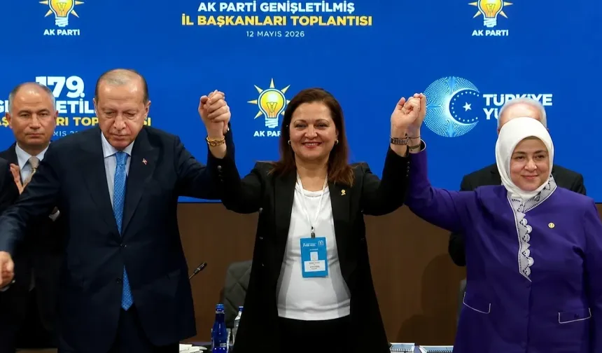 Rozeti takıldı Burcu Köksal AKP'ye katıldı