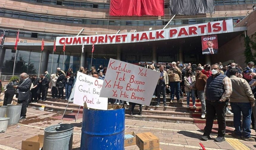 223 eski CHP milletvekilinden kurultay çağrısı