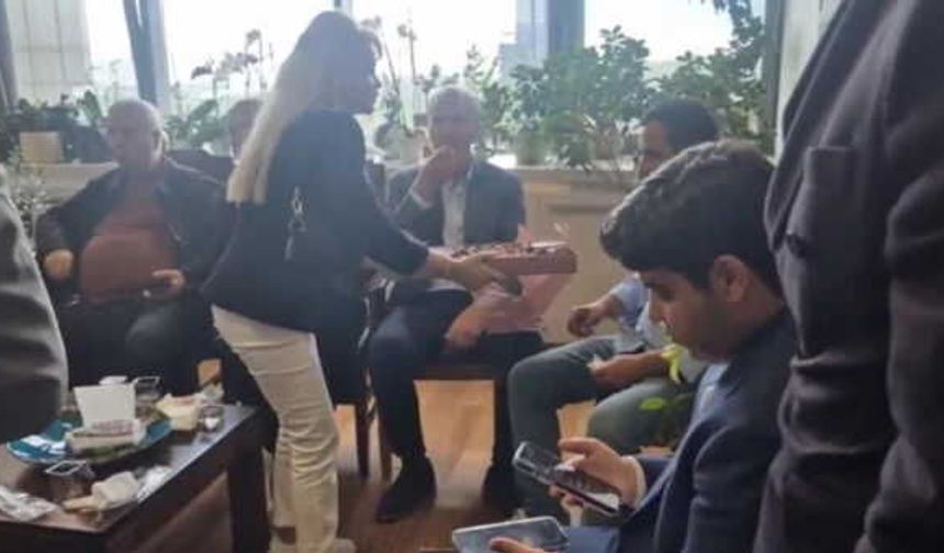 Kılıçdaroğlu ekibinden CHP Genel Merkezi’nde kutlama