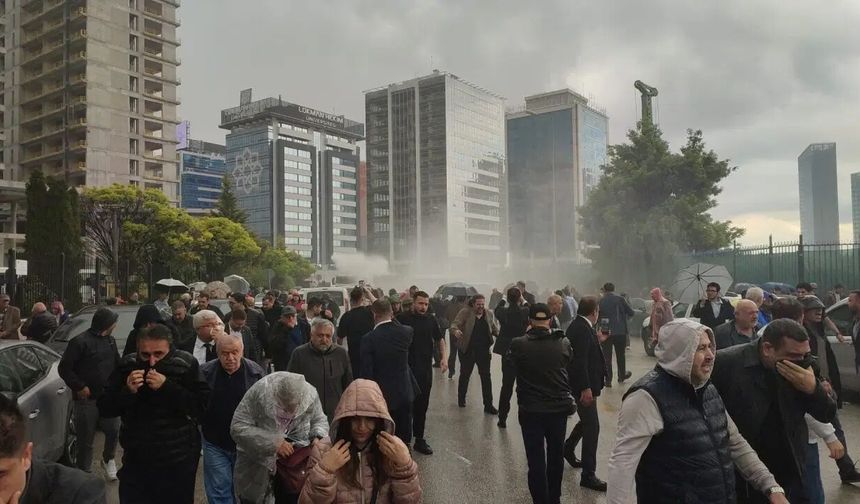 CHP Genel Merkezi’nde müdahale: İl başkanlarına gazlı engel