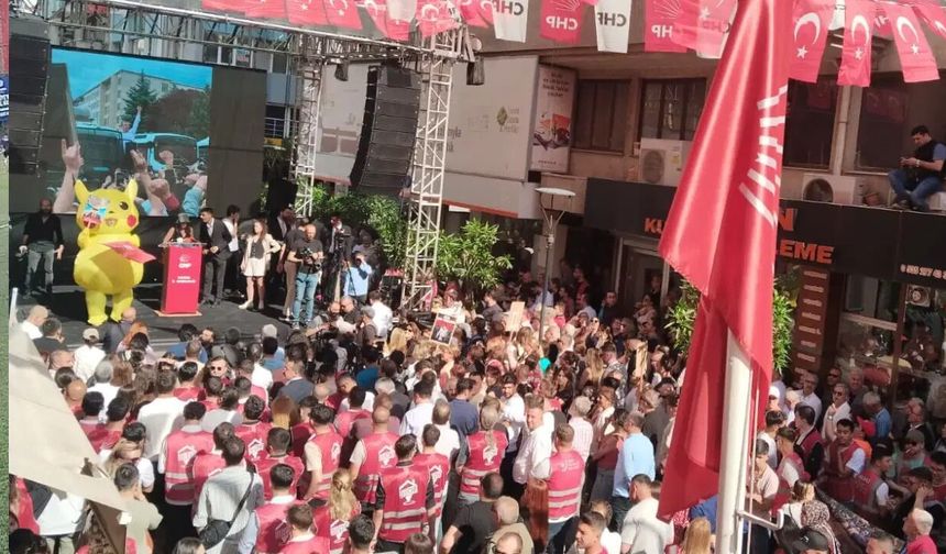 Manisa’da Özgür Özel’e destek mitingi