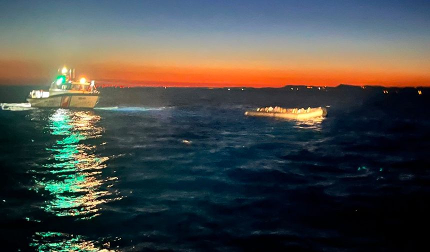 Çanakkale'de 30 kaçak göçmen kurtarıldı