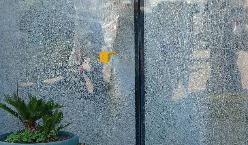 Antalya'da Otokoç Galerisine Silahlı Saldırı