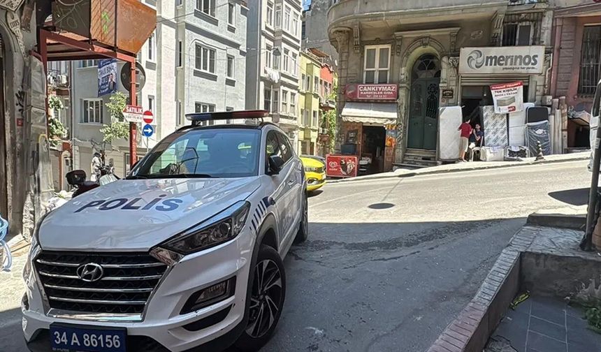 Beyoğlu’nda patlayıcı saldırı: Bina ve araçlar hasarlı