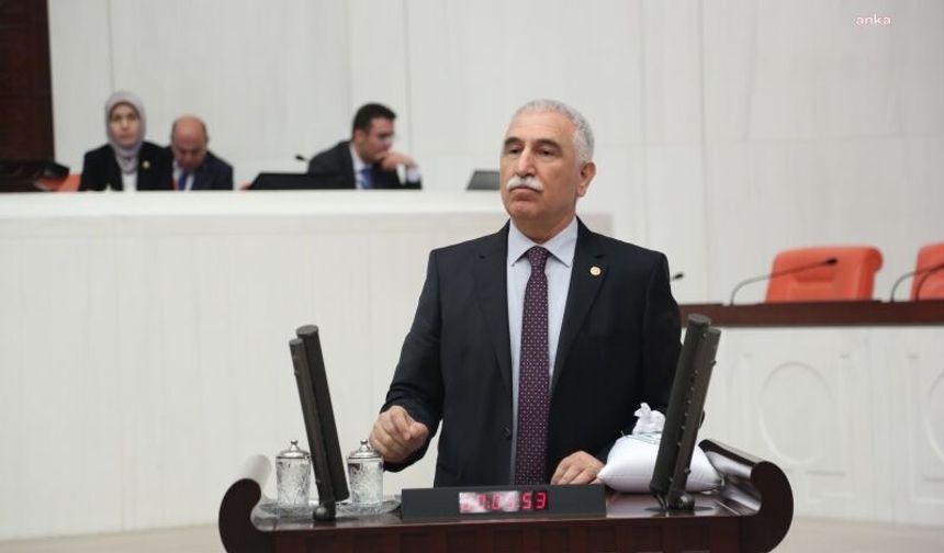 Kadim Durmaz protesto edildi, Özel aracına aldı