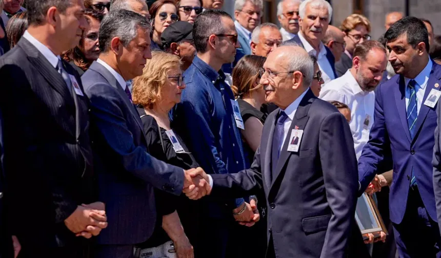 Kılıçdaroğlu ve Özgür Özel TBMM’de yan yana geldi