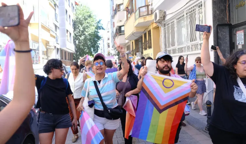 Onur Yürüyüşü’ne polis müdahalesi'Gözaltılar var