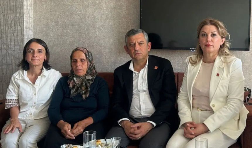 Özgür Özel’den Gülistan Doku’nun ailesine ziyaret