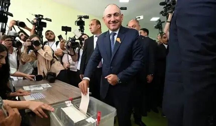 Ermenistan Kritik Seçim İçin Sandıkta