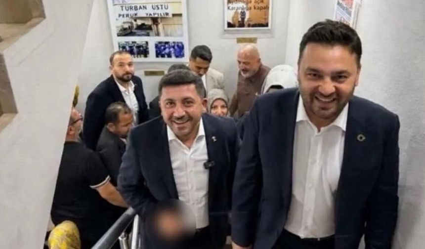 AKP'de 'el hareketi' fotoğrafı tartışması
