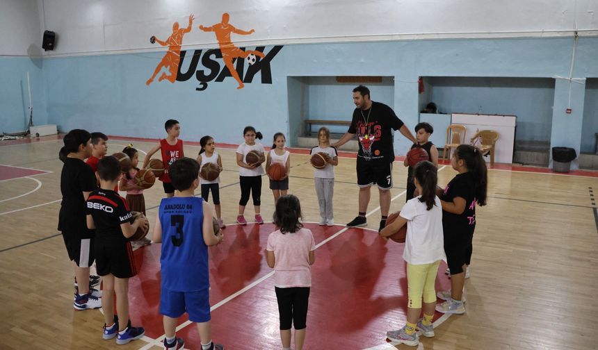 Uşakta çocuklar yazı eğlenerek geçiriyor