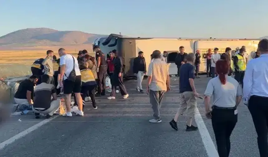Yolcu otobüsü devrildi: 31 yaralı