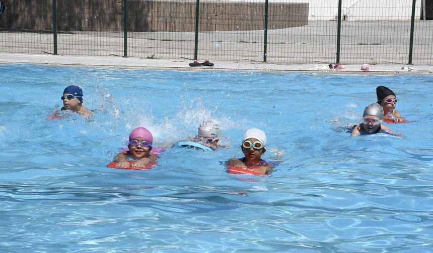 Kuşadası’nda minikler için yaz demek, spor demek