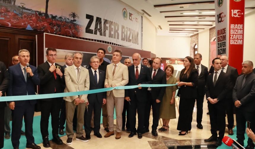 Cemil Tugay, protokole girmedi; olanları uzaktan izledi