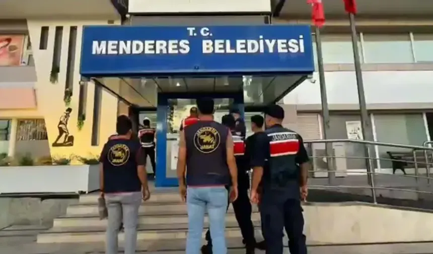 Menderes Belediyesi'ne operasyon