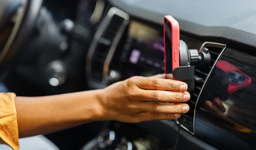 Telefonunuz araçta neden aşırı ısınıyor?