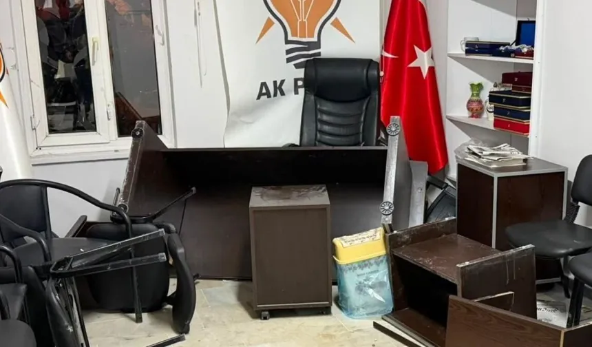 AK Parti ilçe binasına saldırı!
