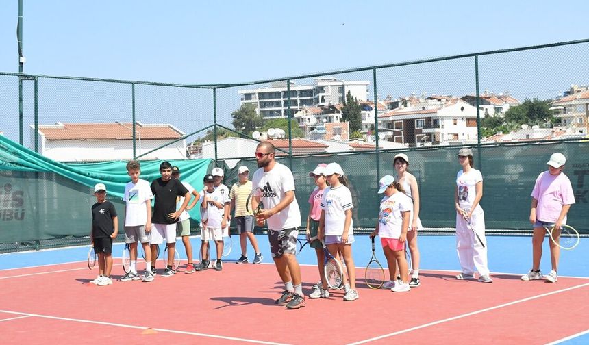 Kuşadası'nda minik raketler geleceğe hazırlanıyor