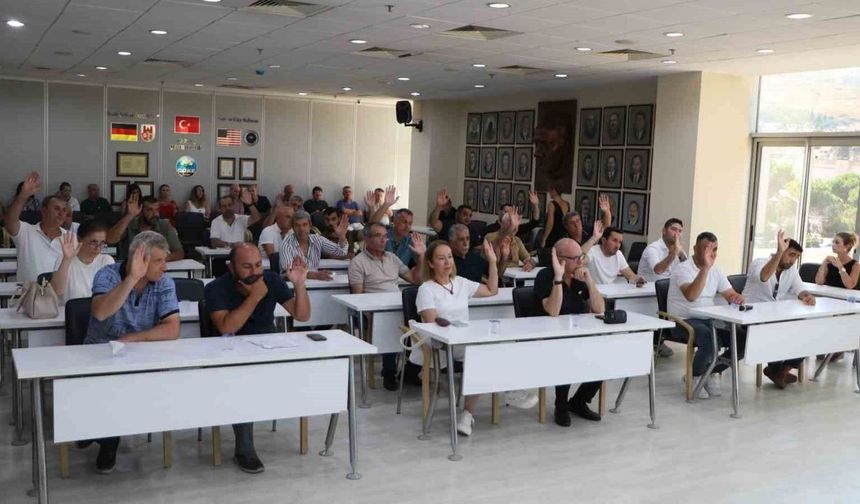 Söke CHP’de 8 meclis üyesi istifa etti