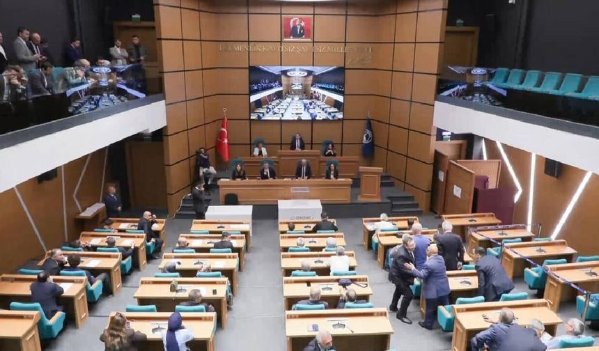 CHP Üsküdar’ı AK Parti’ye geri verdi!