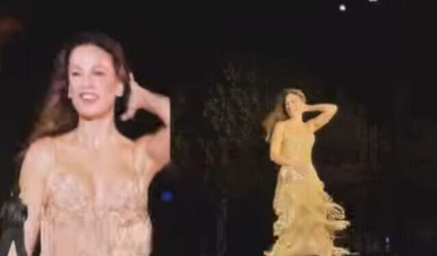Serenay Sarıkaya Paris Moda Haftası’nda podyuma çıktı