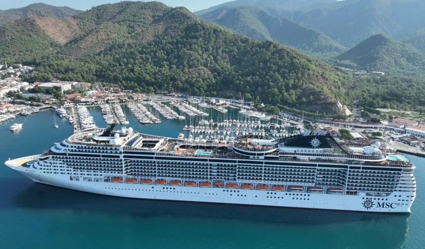 3 Bin 893 yolcusu bulunan MSC Divina Marmaris’e demirledi