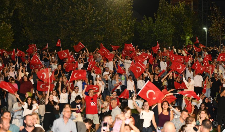 Kurtuluş coşkusu şampiyonluk sevinciyle taçlandı