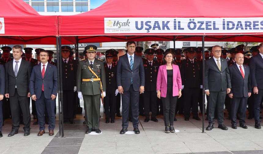 Uşak'ta 29 Ekim kutlamaları çelenk töreniyle başladı