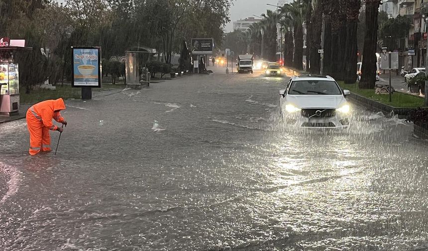 Biga'da cadde ve sokaklar göle döndü