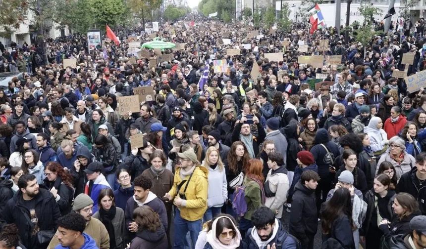 Fransa'da yüz binlerce kişi sokağa çıktı: Müdahale var