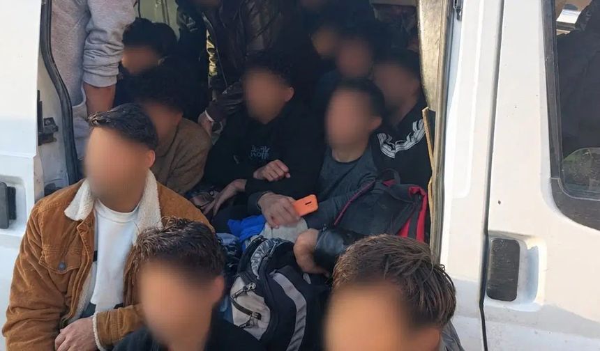 İzmir’de durdurulan araçtan 34 düzensiz göçmen çıktı