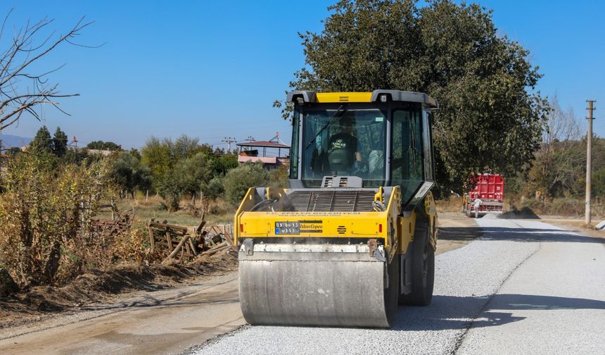 Başkan Yetişkin Efeler'e 65 milyonluk yol yatırımı yaptı