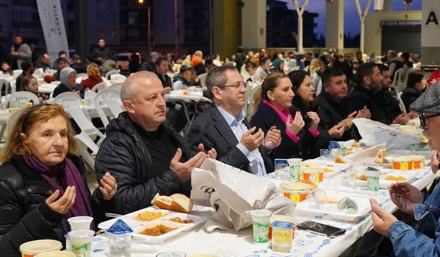 Ayvalık'ta ilk iftar Altınova’da yapıldı