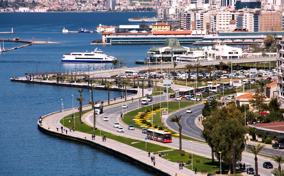 İzmir’de sıcak hava etkisini artırıyor