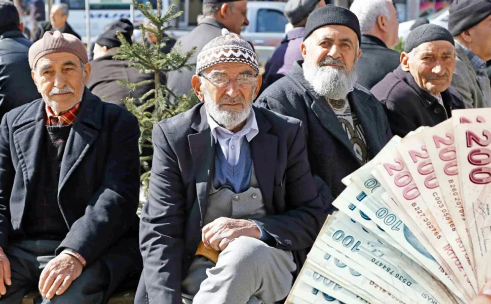 Emekliye asgari ücret teklifine AKP ve MHP'den ret