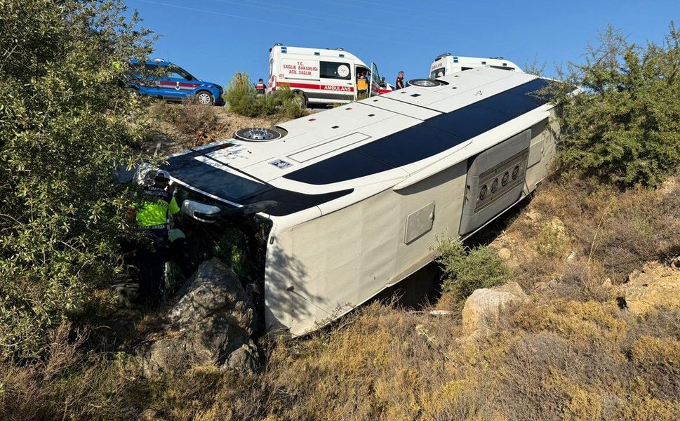 İzmir'de feci kaza: 2 kişi hayatını kaybetti