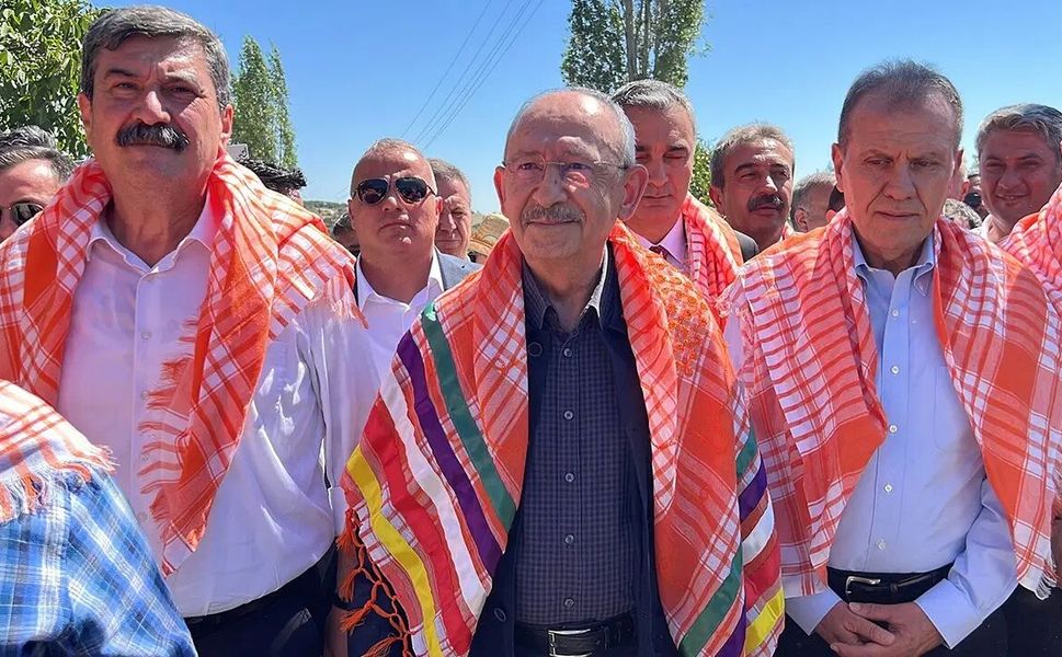 Kılıçdaroğlu ile poz vermişti: Akdoğan’dan Seçer’e tepki