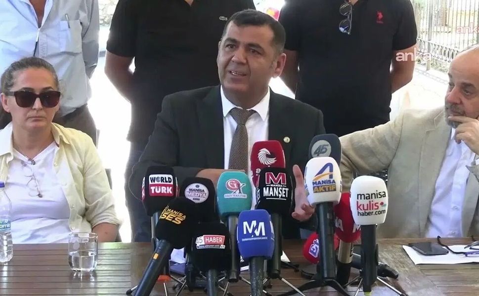 CHP Manisa İl Başkanı Engin Uzun görevinden ayrıldı