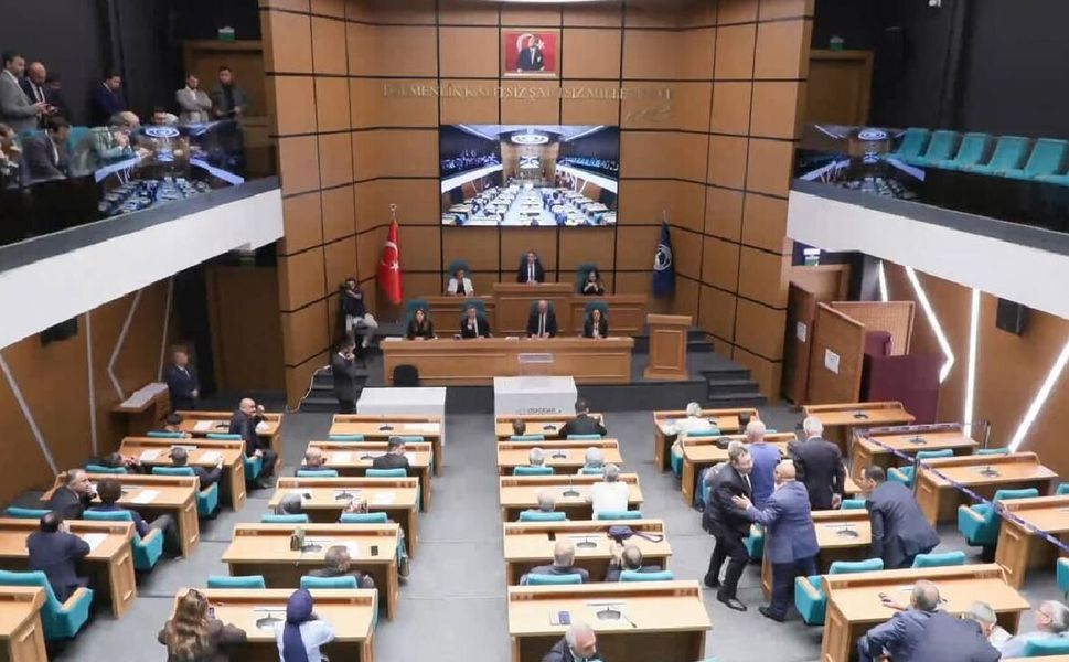 CHP Üsküdar’ı AK Parti’ye geri verdi!