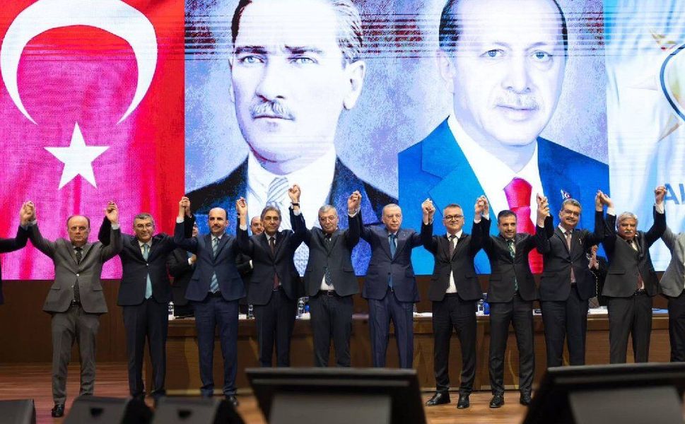 Bugün 9 belediye başkanı AK Parti'ye geçiyor!