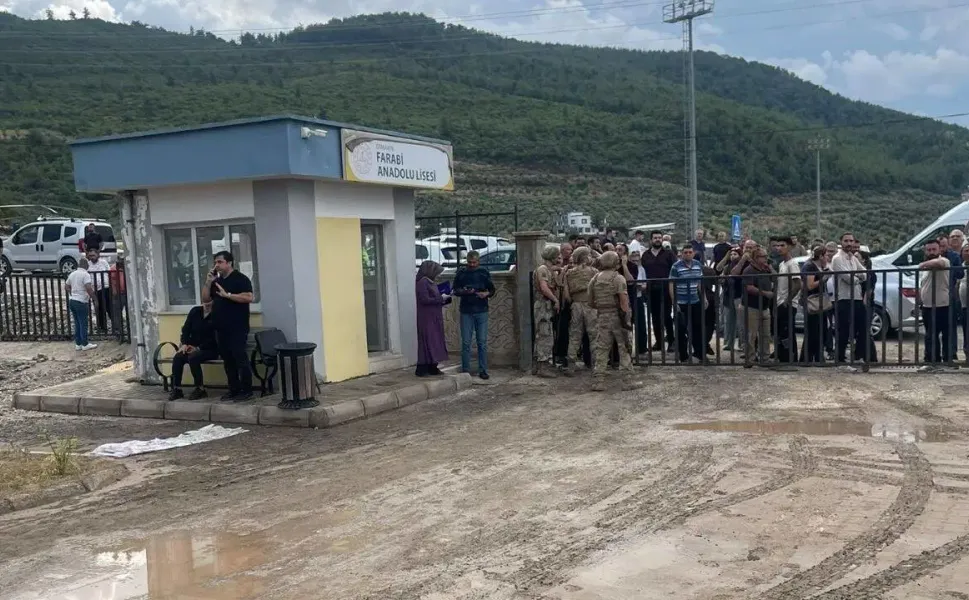 Osmaniye’de okul bahçesinde öğretmene silahlı saldırı
