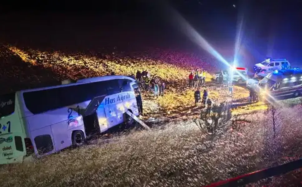 Amasya’da yolcu otobüsü şarampole uçtu